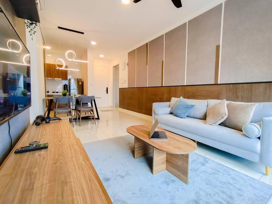 Kenwingston Platz Signature By Manhattan Group Apartment *