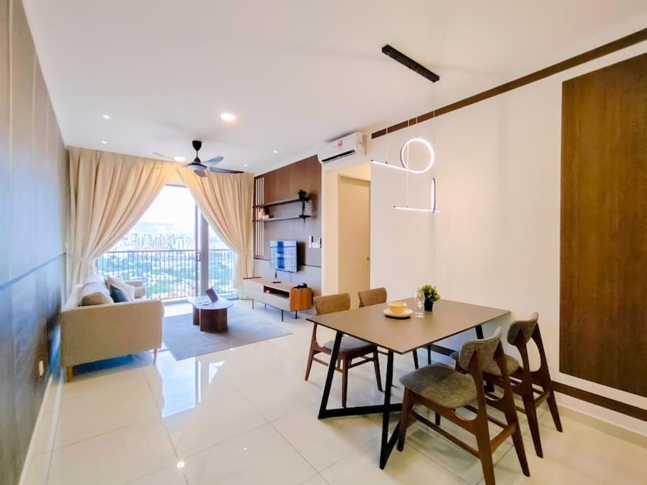 Kenwingston Platz Signature By Manhattan Group *