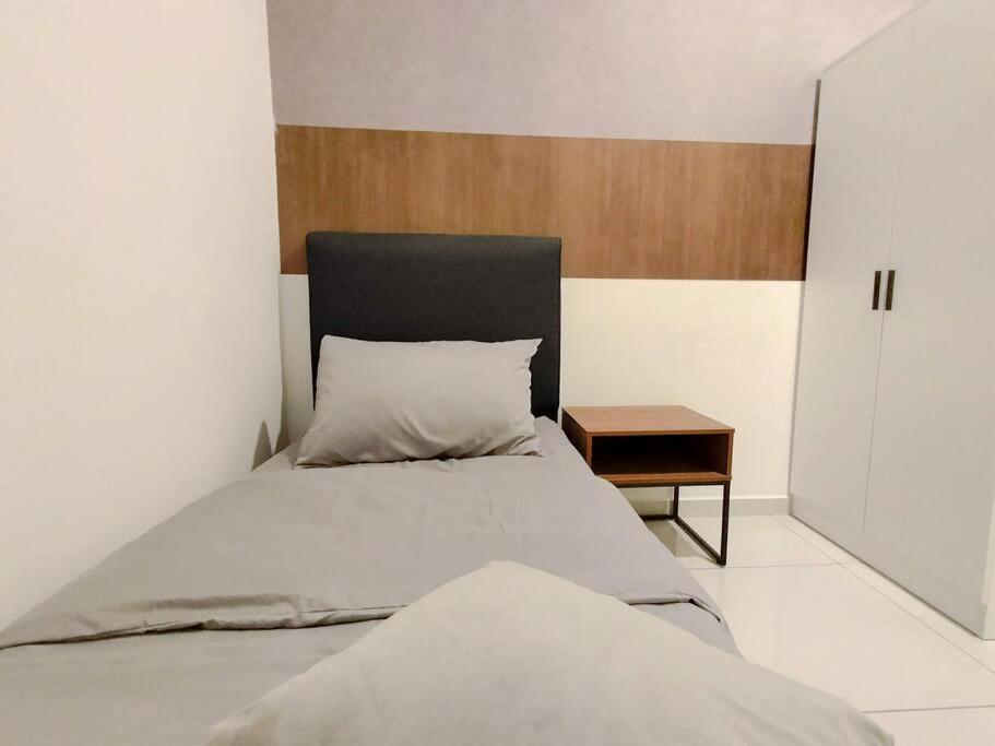 Apartment Kenwingston Platz Signature By Manhattan Group