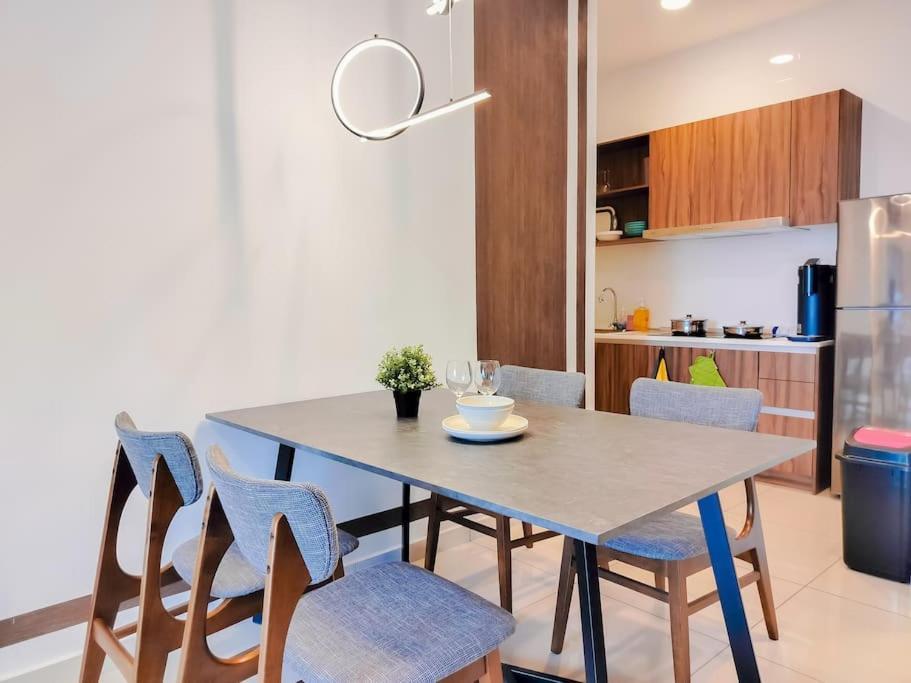 Kenwingston Platz Signature By Manhattan Group *