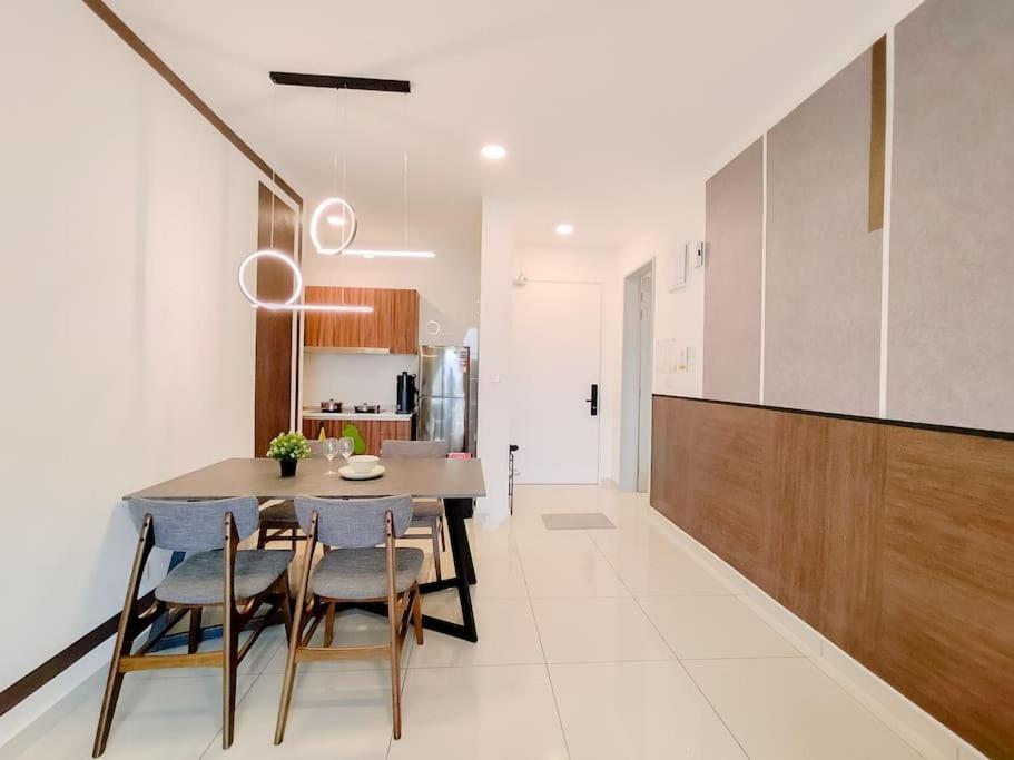 Apartment Kenwingston Platz Signature By Manhattan Group *